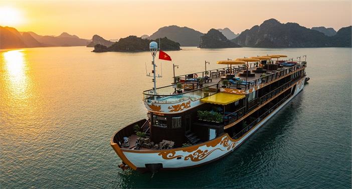 Du thuyền Nostalgia